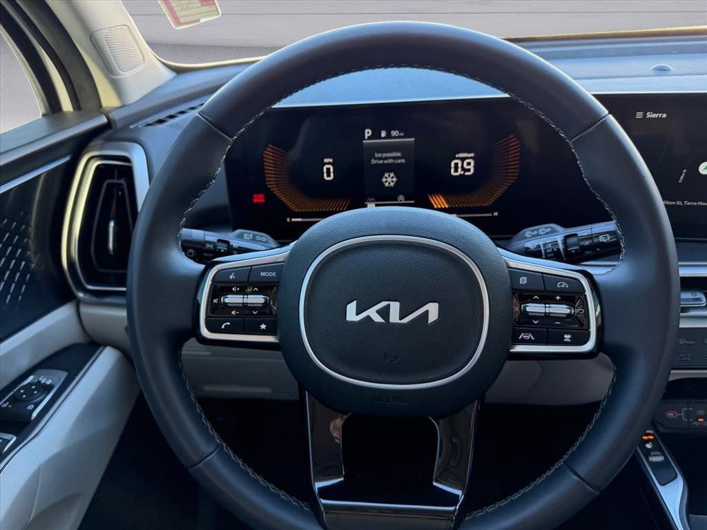 Used 2024 Kia Sorento EX w/ Panoramic Sunroof Package image 14