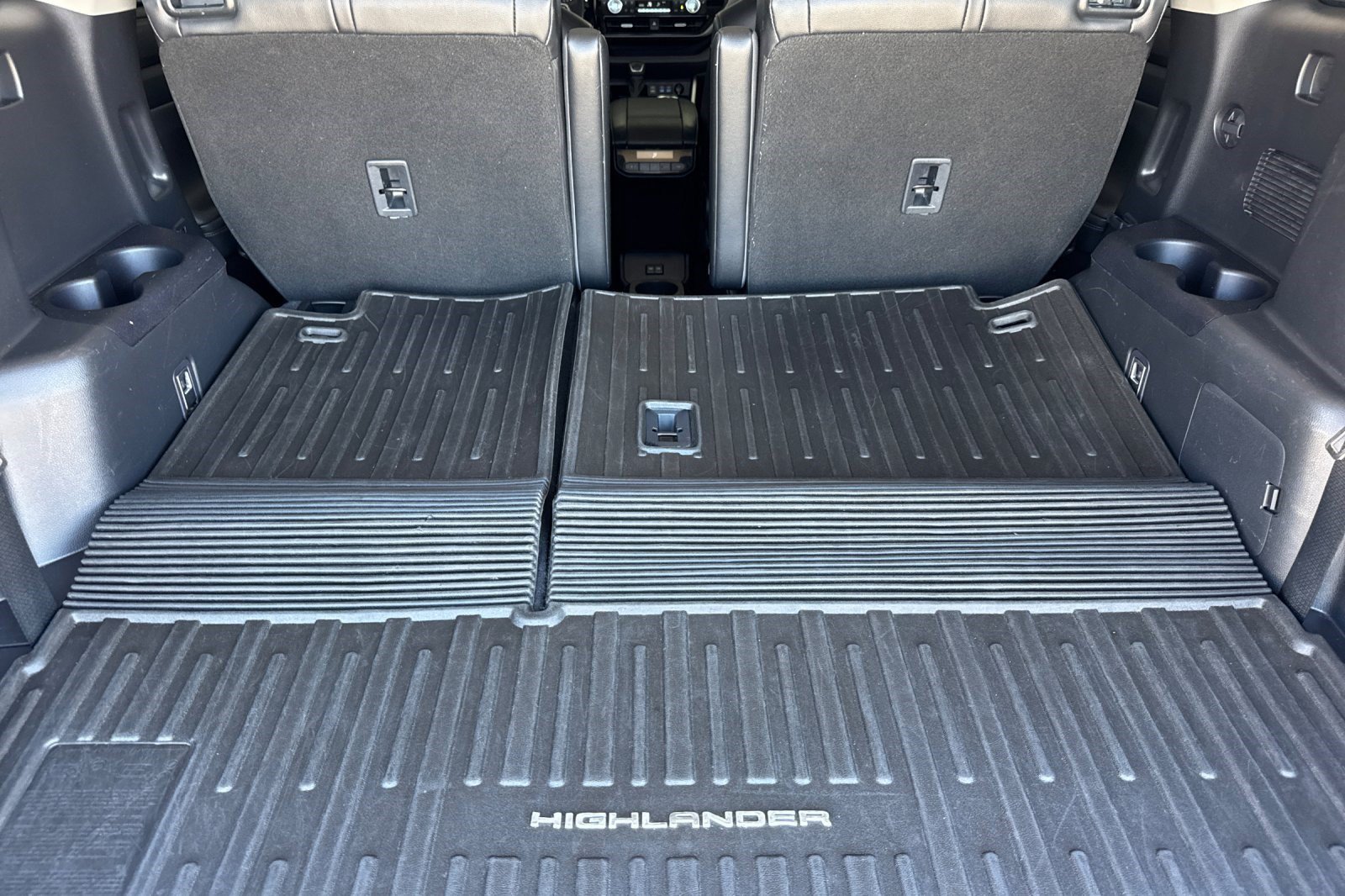 Used 2022 Toyota Highlander XLE AWD/4WD image 26