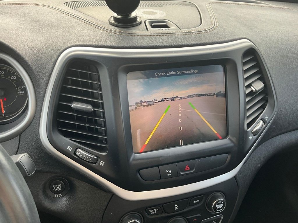 Used 2018 Jeep Cherokee Latitude Plus FWD image 15