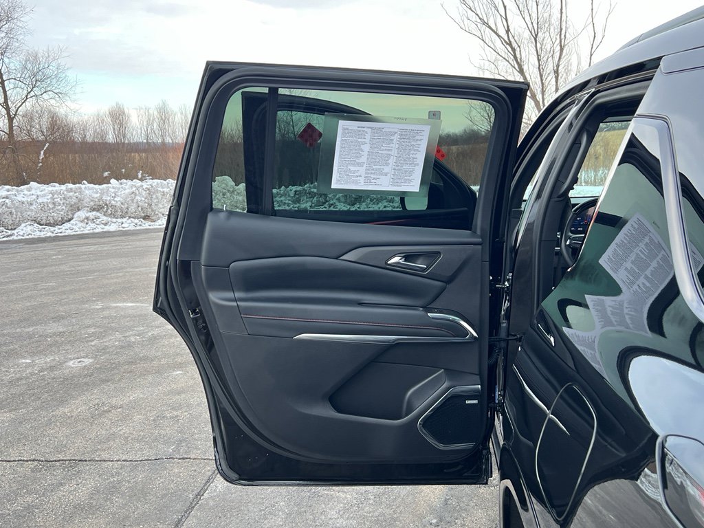 Used 2024 Chevrolet Traverse RS image 35