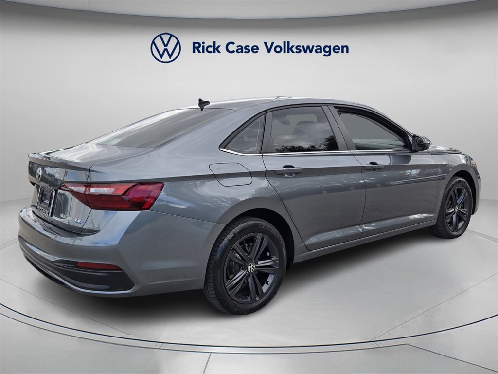 Certified 2024 Volkswagen Jetta SE w/ Panoramic Sunroof Package image 6