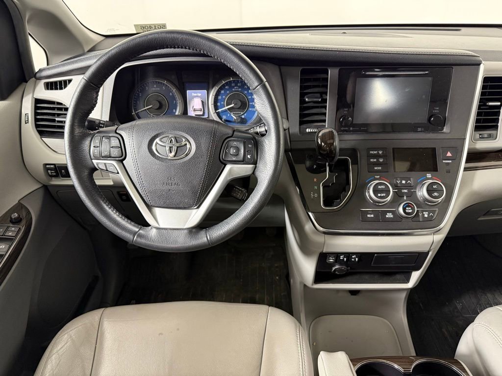 Used 2017 Toyota Sienna XLE image 4
