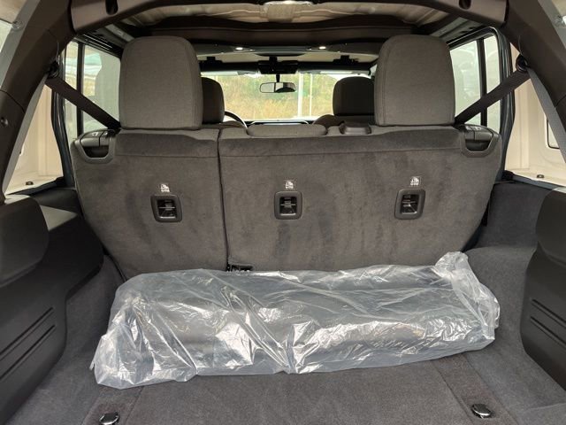 Used 2025 Jeep Wrangler Sport image 34
