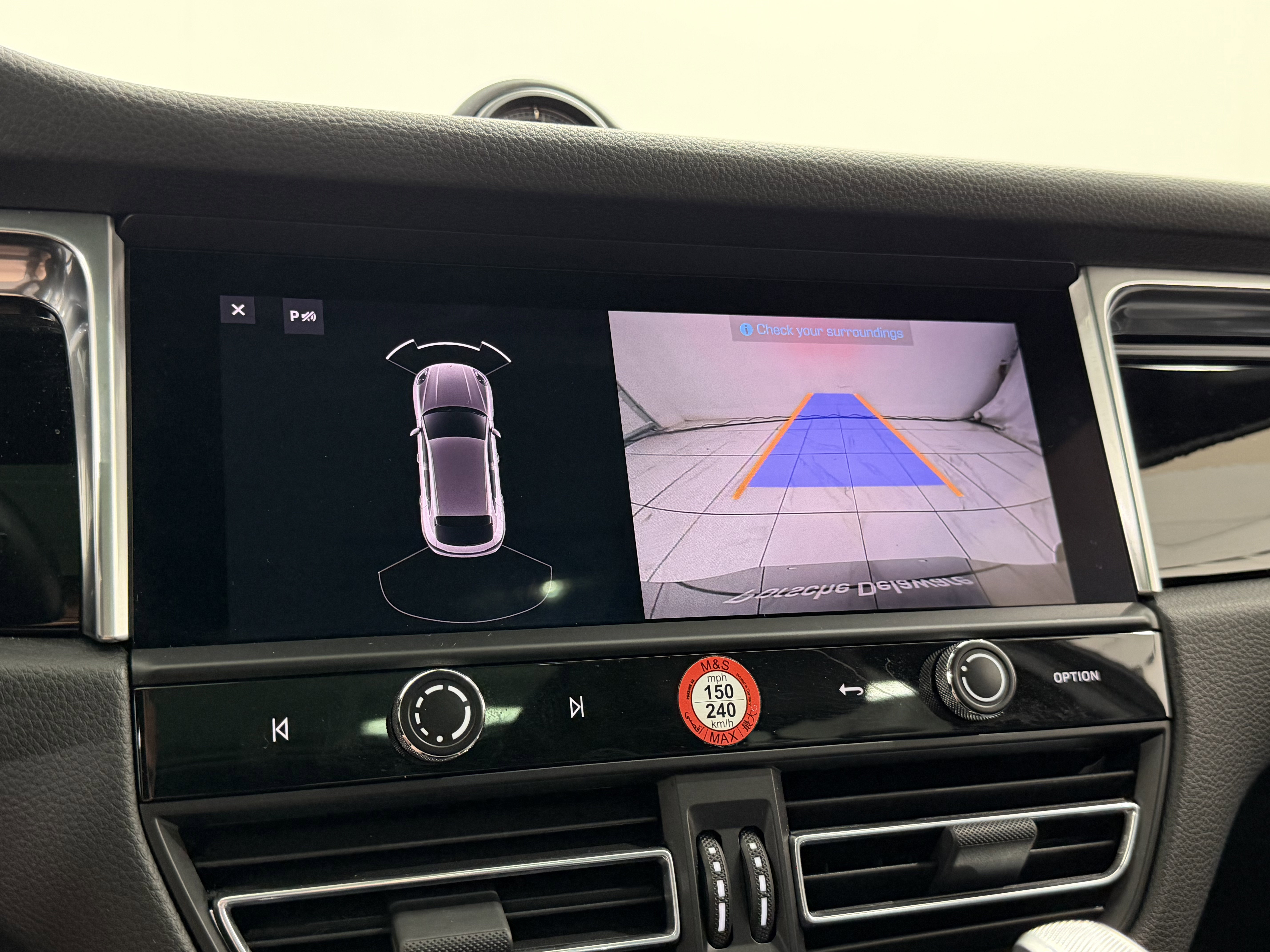 Certified 2022 Porsche Macan image 40