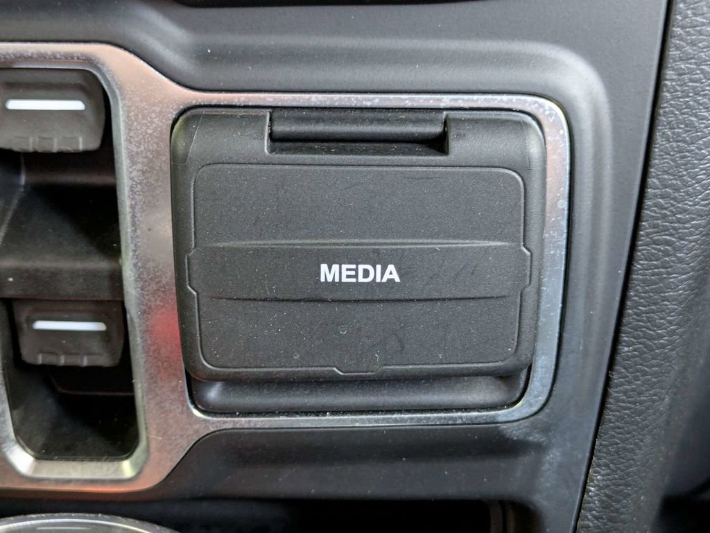Used 2021 Jeep Wrangler Unlimited Sahara AWD/4WD image 32
