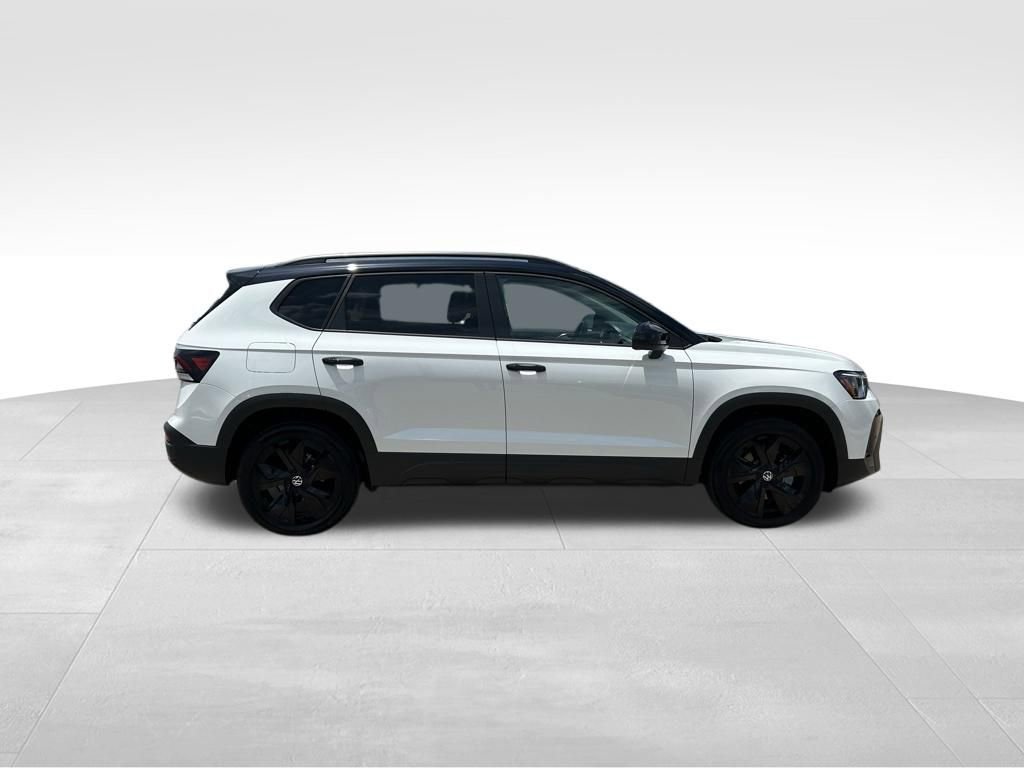 Used 2025 Volkswagen Taos SE FWD image 6