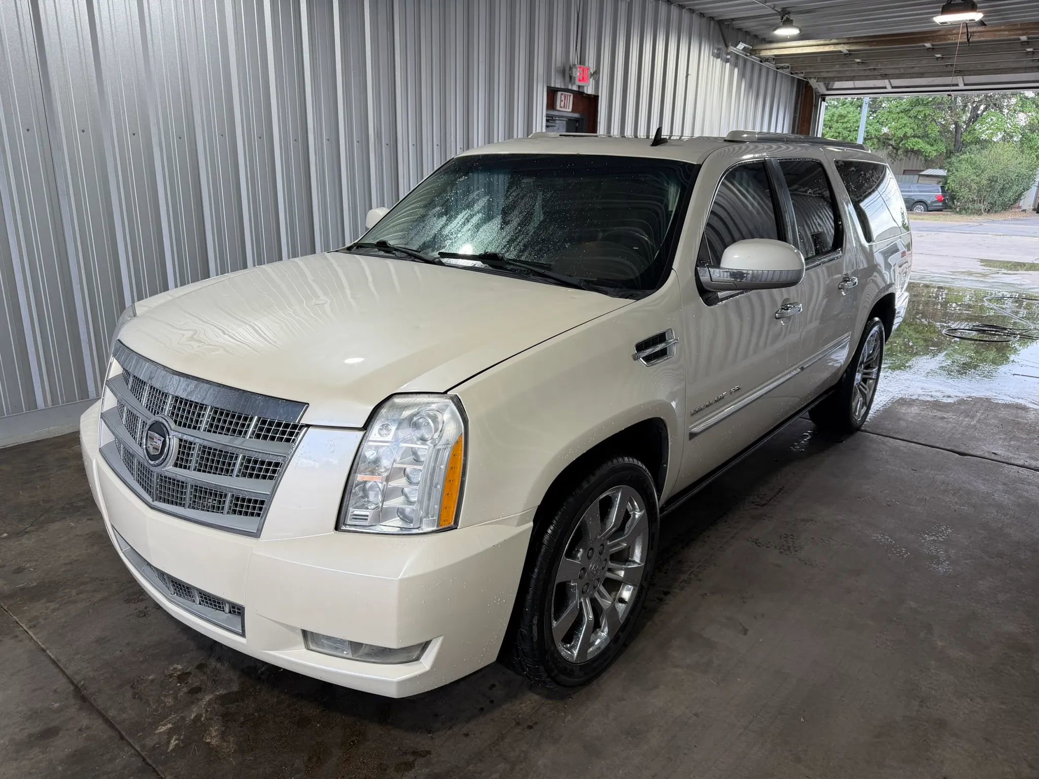 Used 2012 Cadillac Escalade ESV Platinum AWD/4WD image 1
