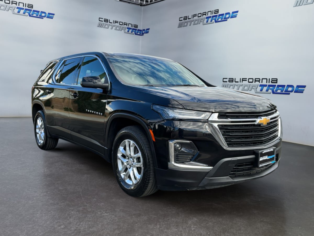 Used 2023 Chevrolet Traverse LS FWD image 3