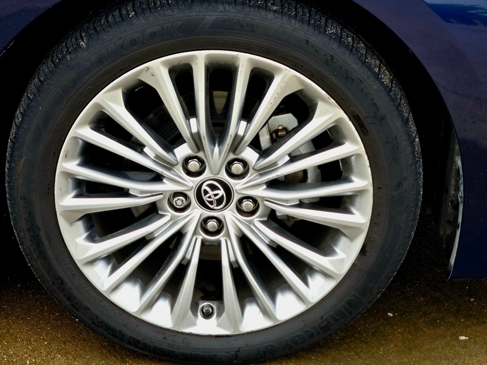 Used 2019 Toyota Avalon Limited FWD image 8