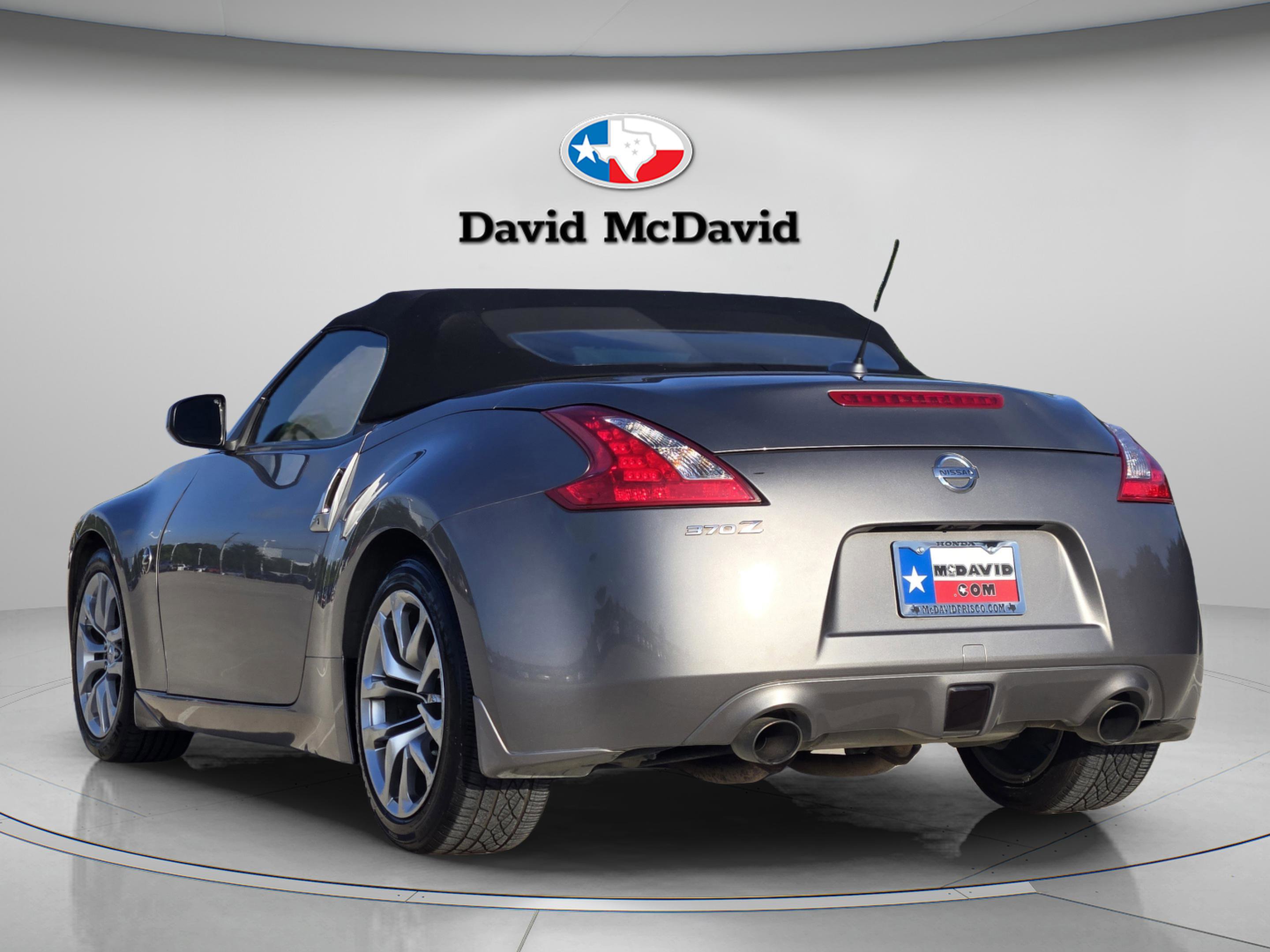Used 2010 Nissan 370Z Touring RWD image 4
