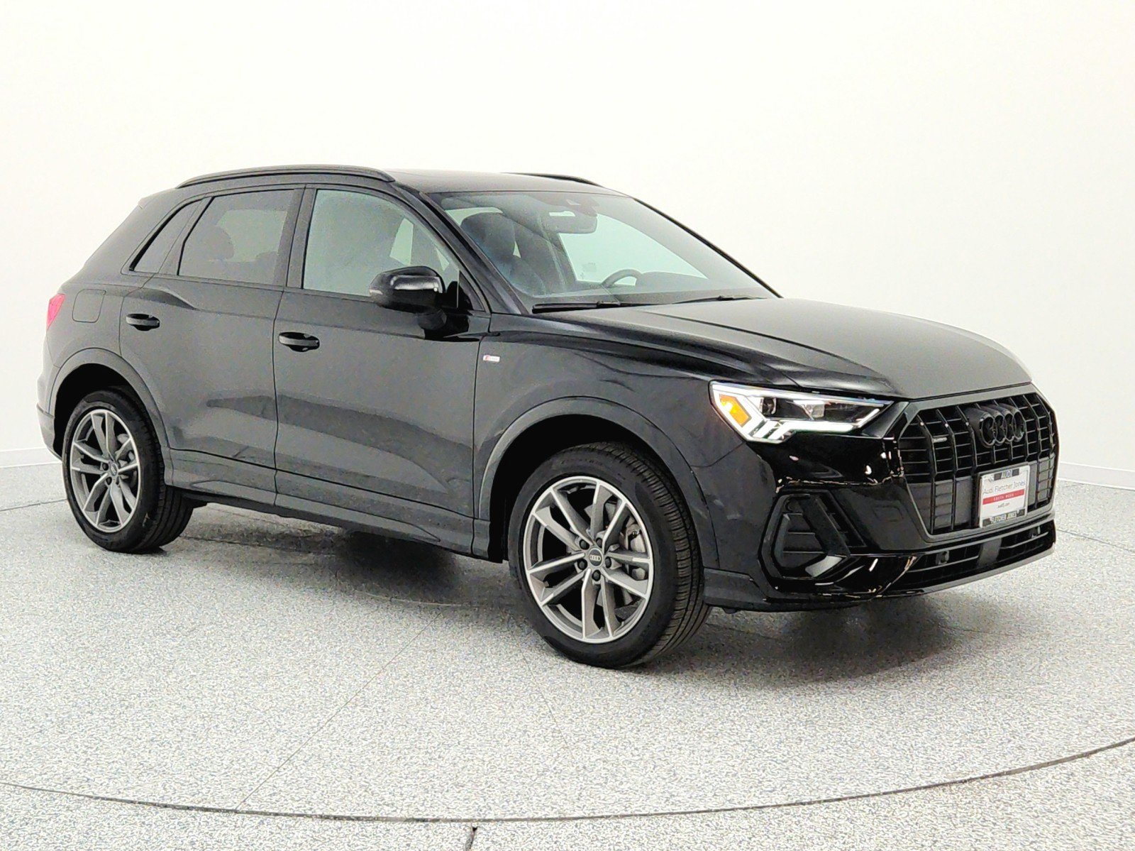 Used 2023 Audi Q3 2.0T Premium w/ Black Optic Sport Package AWD/4WD image 3