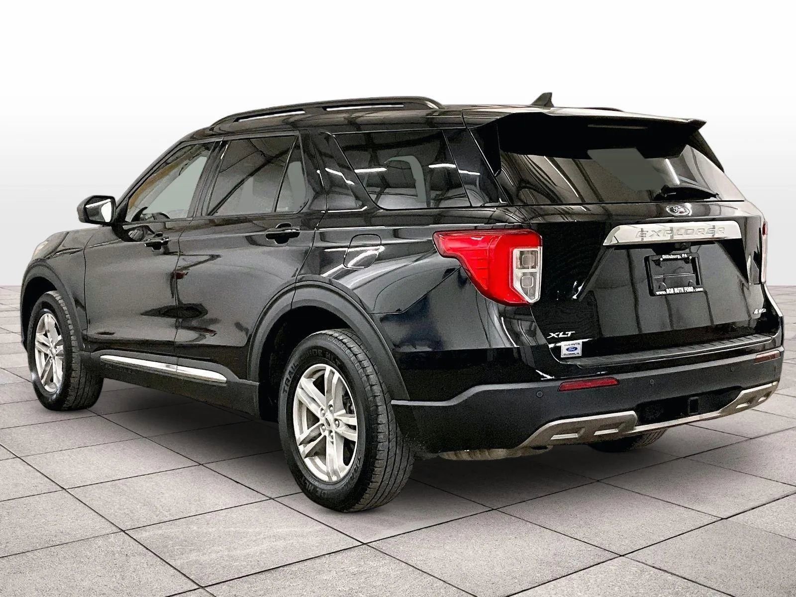 Used 2022 Ford Explorer XLT w/ Equipment Group 202A AWD/4WD image 10