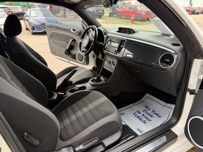 Used 2012 Volkswagen Beetle 2.0T FWD image 20