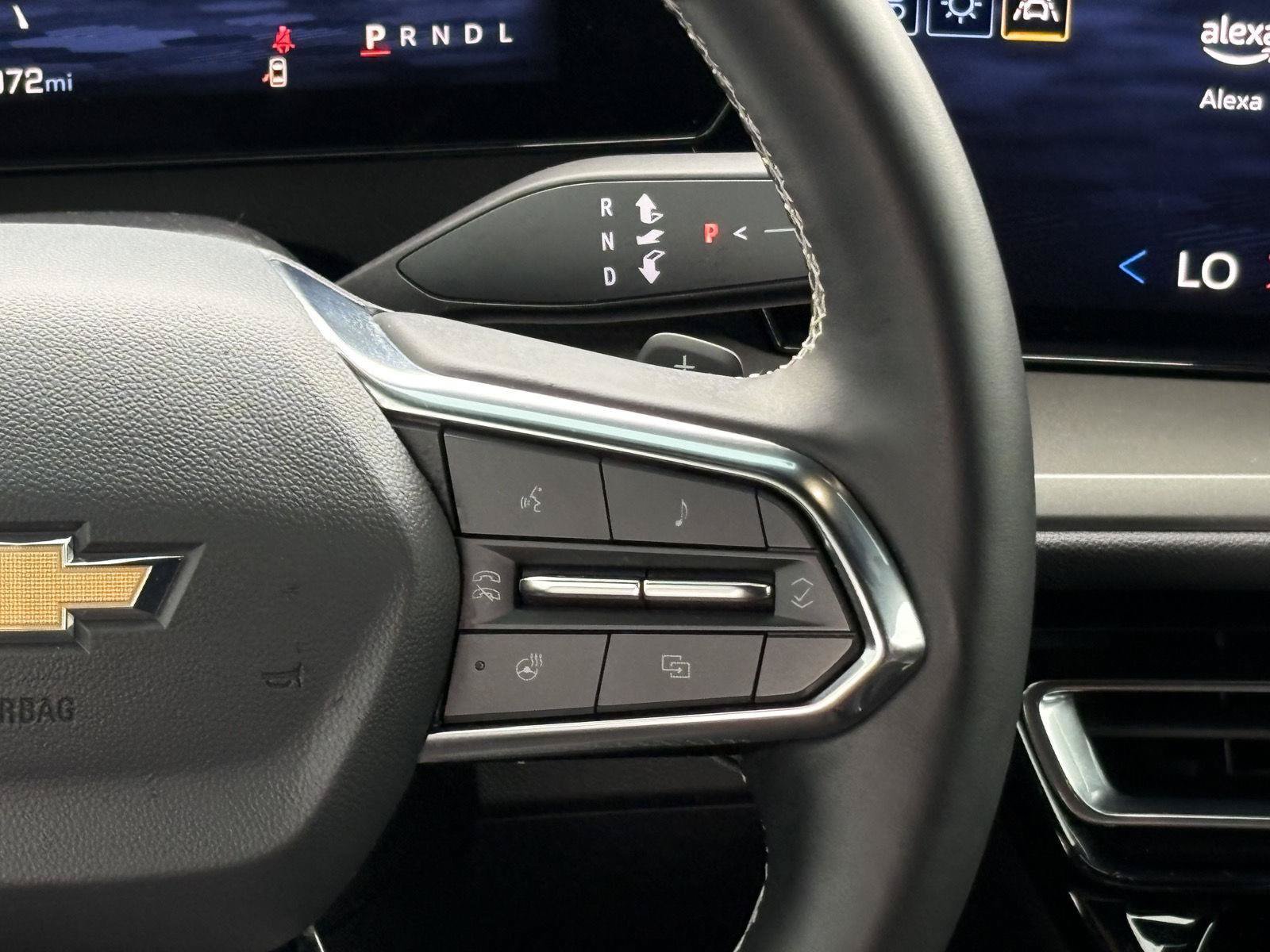 Used 2025 Chevrolet Traverse LT FWD image 11