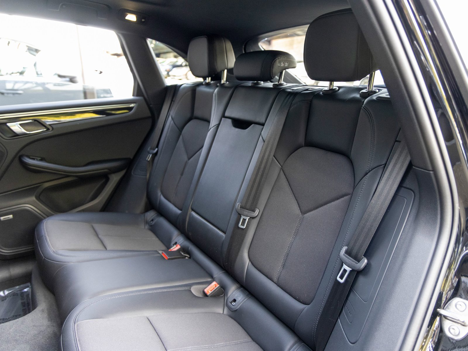 Certified 2025 Porsche Macan image 45