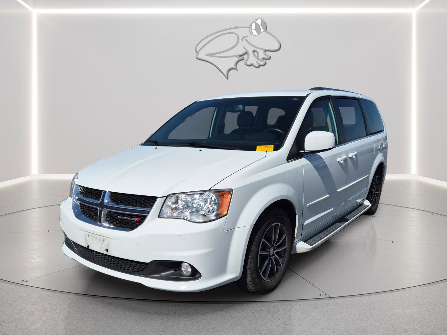 Used 2017 Dodge Grand Caravan SXT w/ Driver Convenience Group image 1