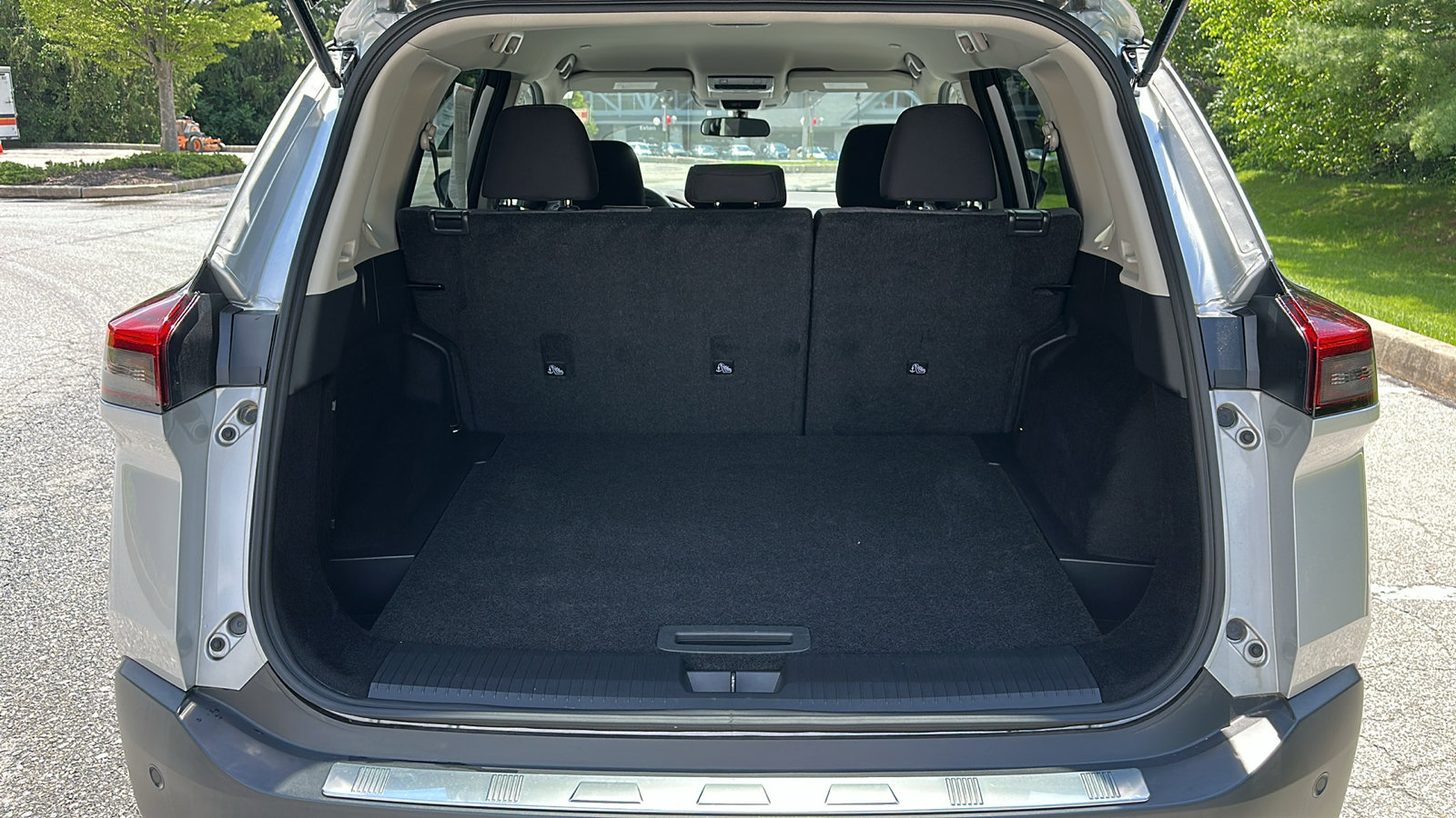 Certified 2023 Nissan Rogue SV image 6