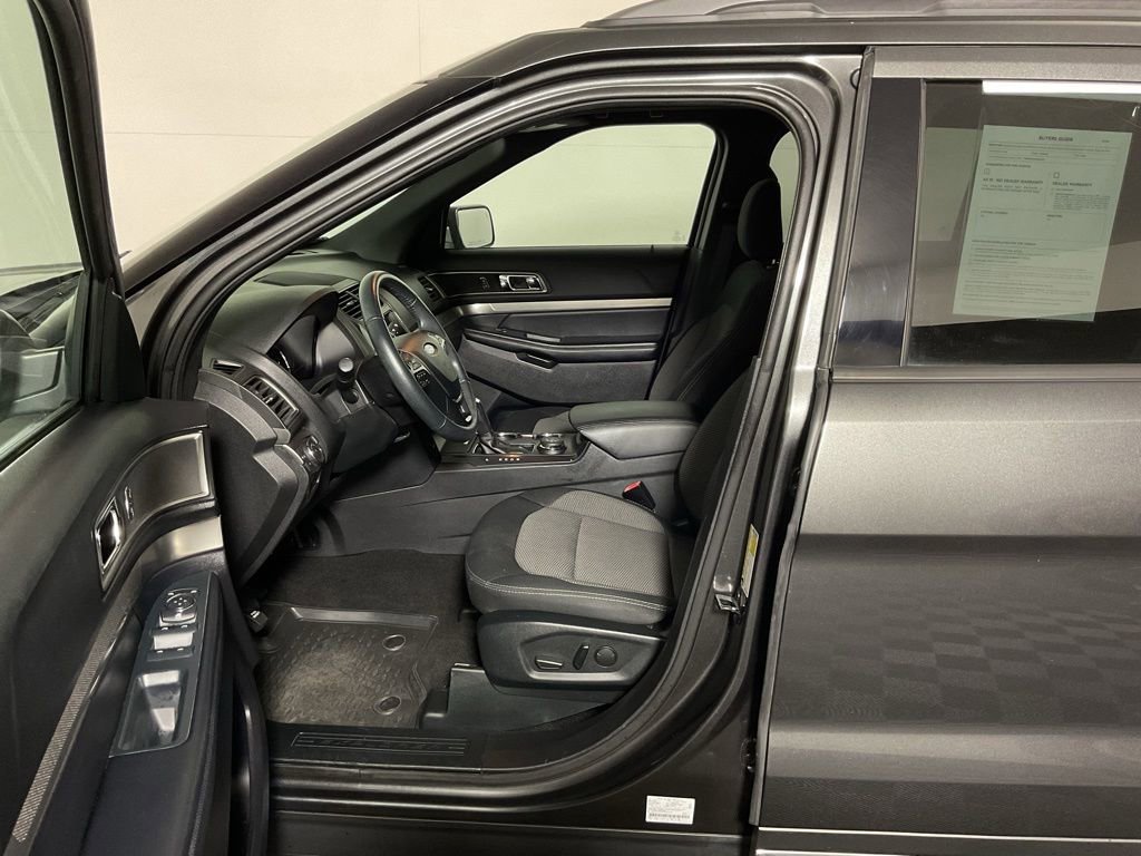Used 2019 Ford Explorer XLT w/ Equipment Group 201A AWD/4WD image 21