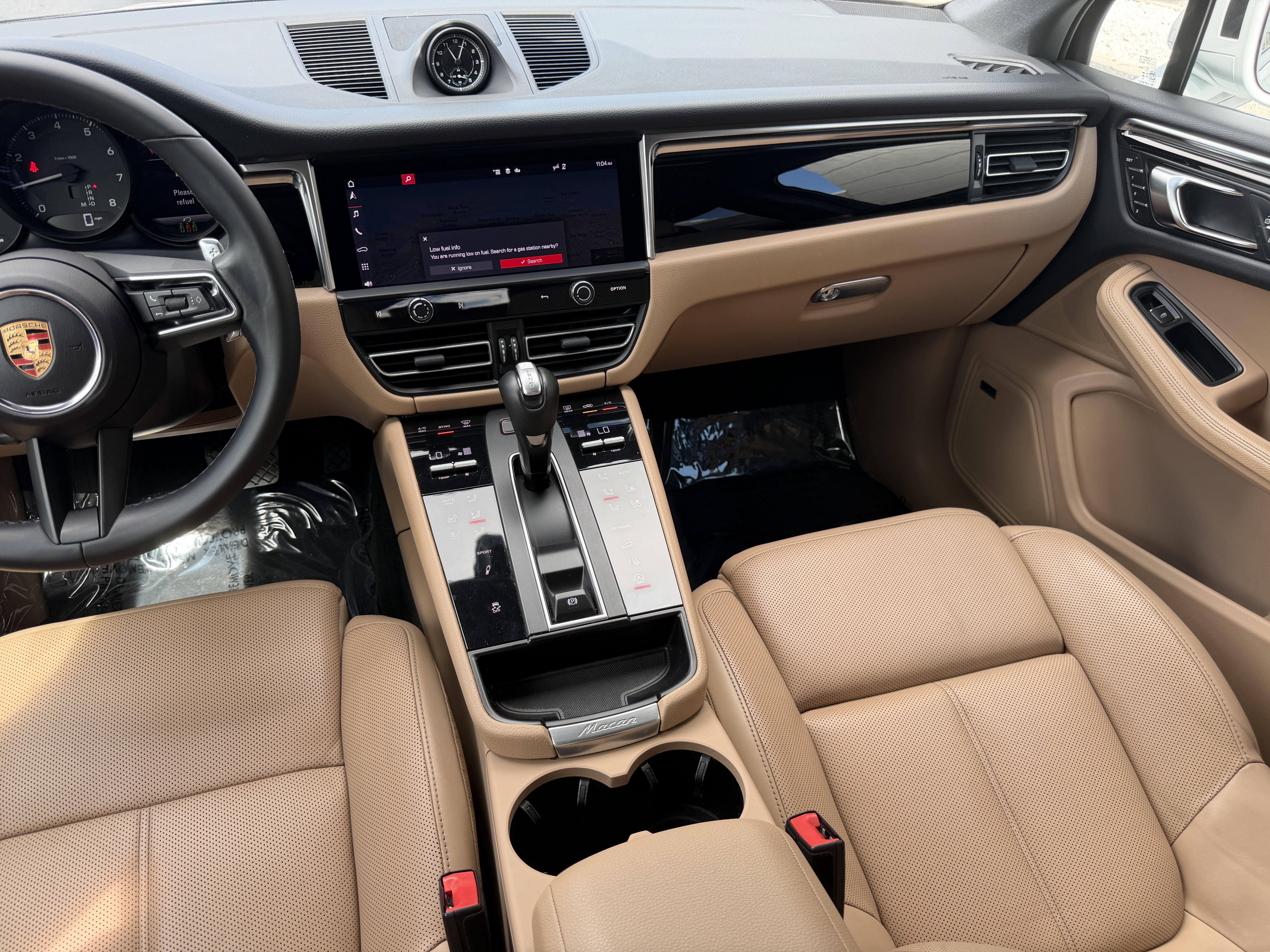 Certified 2024 Porsche Macan AWD/4WD image 17