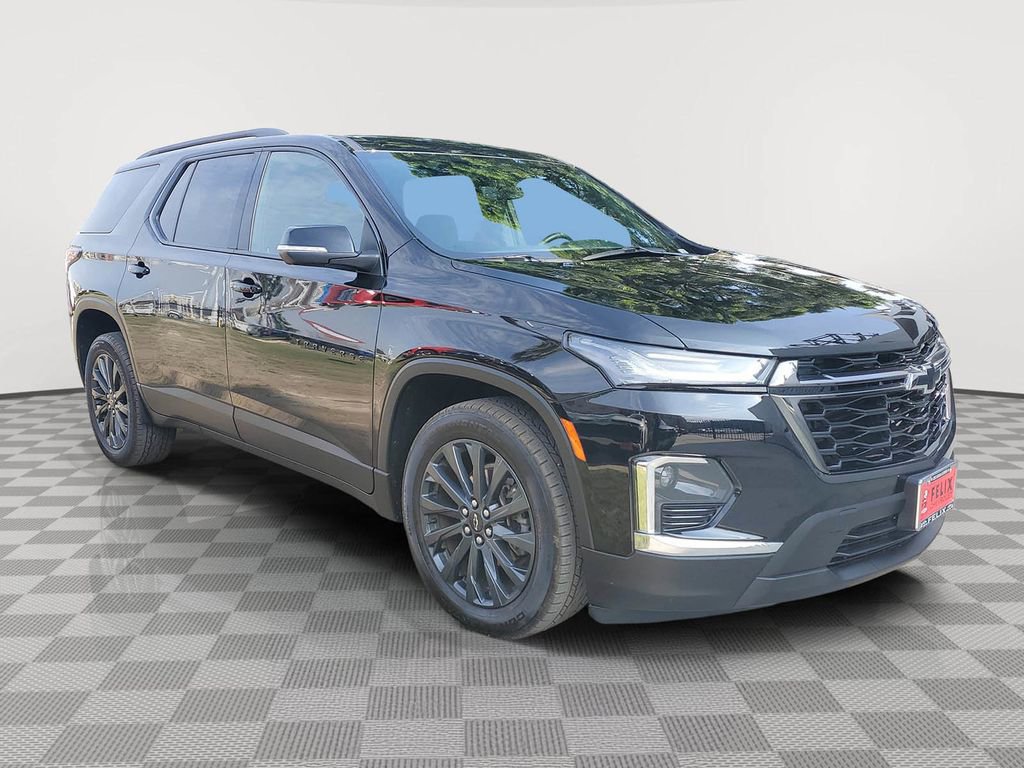 Used 2023 Chevrolet Traverse RS image 2