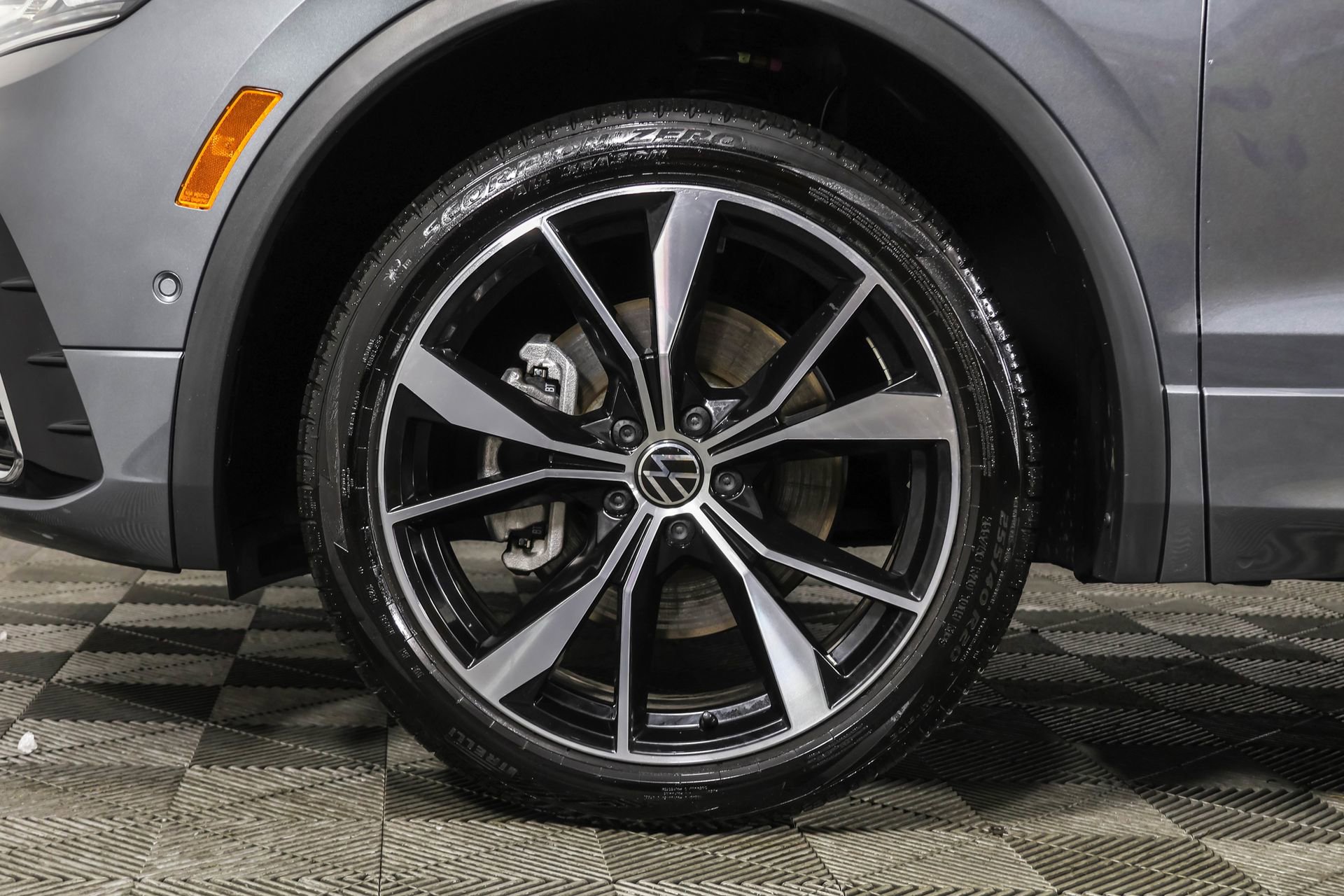 Used 2024 Volkswagen Tiguan SEL R-Line image 25