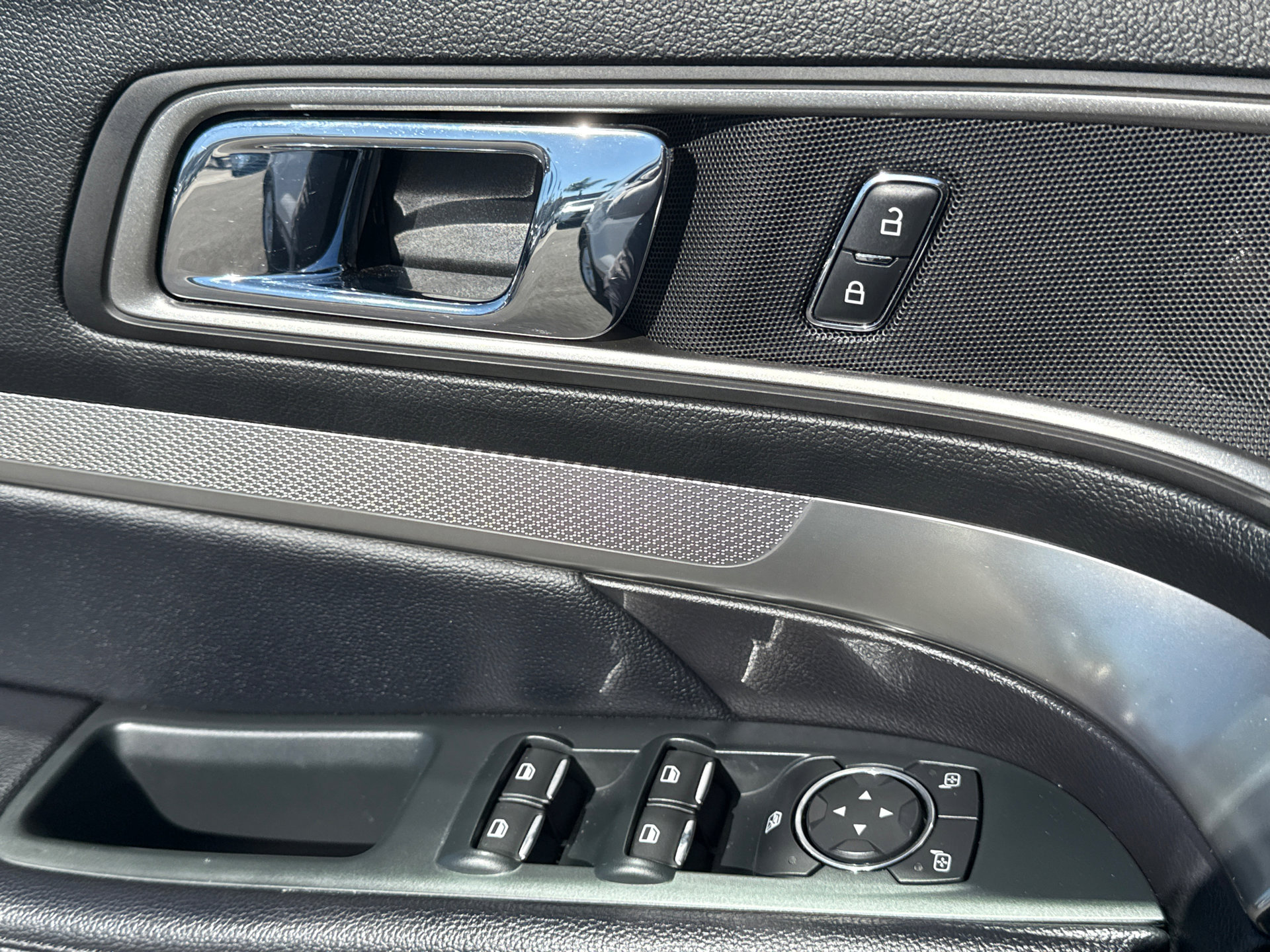 Used 2018 Ford Explorer XLT w/ Equipment Group 202A image 22