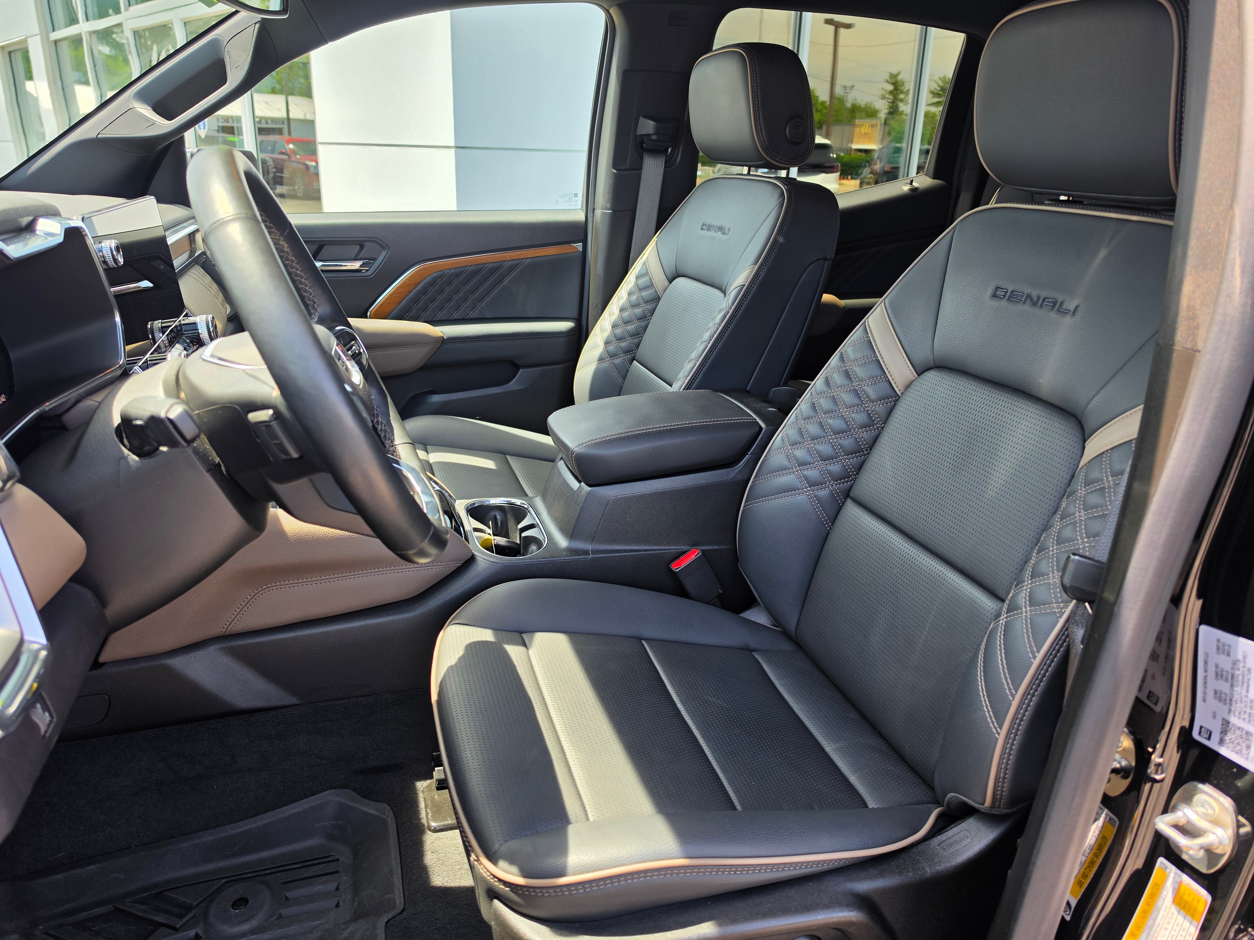 Used 2024 GMC Canyon Denali AWD/4WD image 9