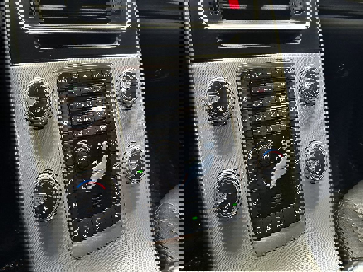 Used 2018 Volvo V60 T5 Cross Country w/ Convenience Package image 32