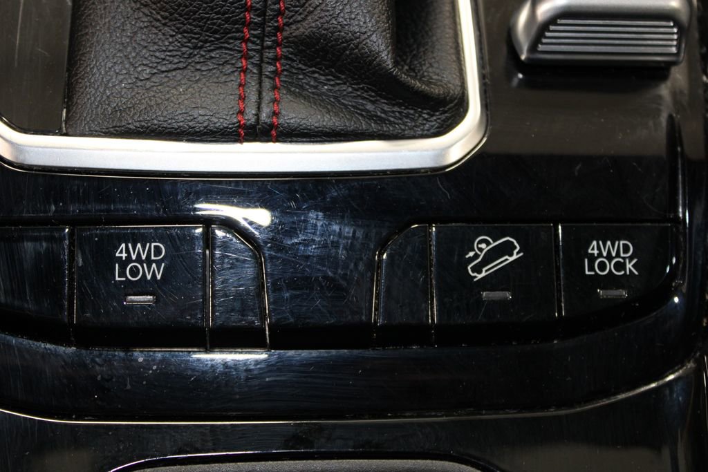 Used 2025 Jeep Compass Trailhawk AWD/4WD image 51