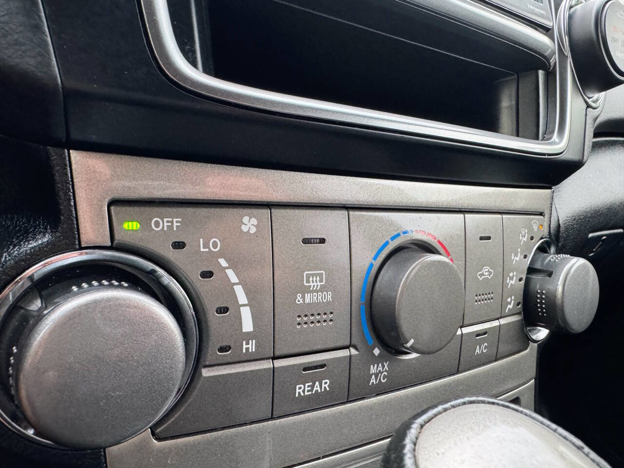 Used 2013 Toyota Highlander SE image 19