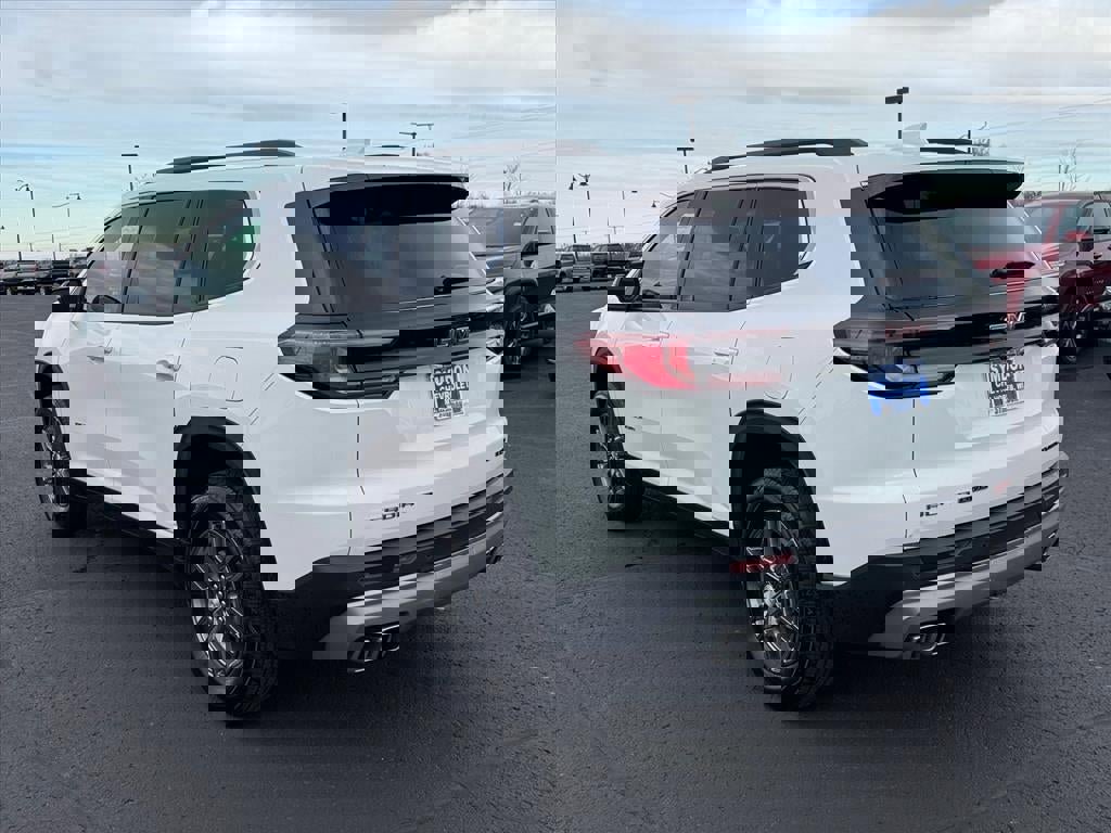 Used 2025 GMC Acadia Elevation image 3