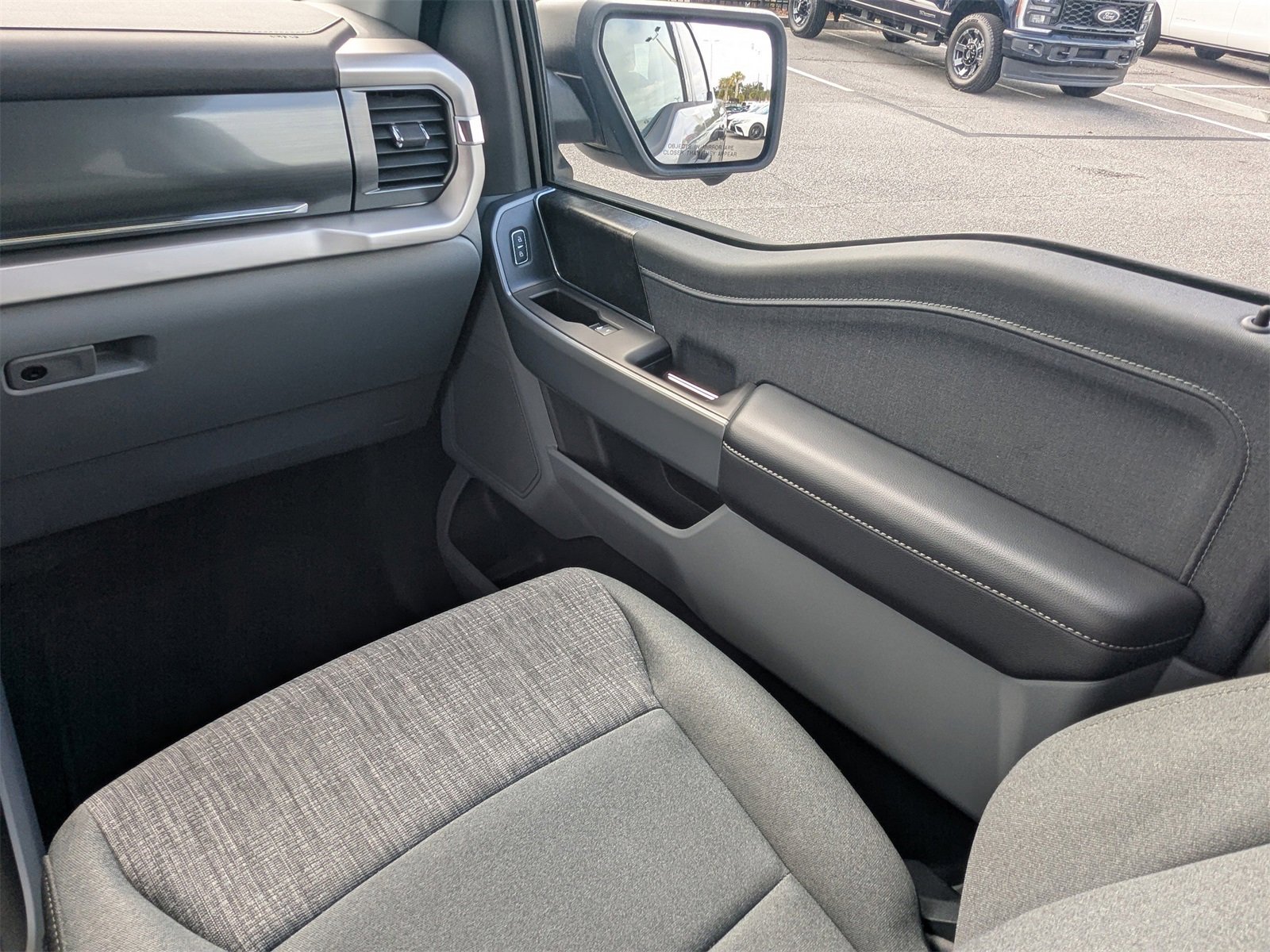 Used 2022 Ford F150 Lightning XLT image 18