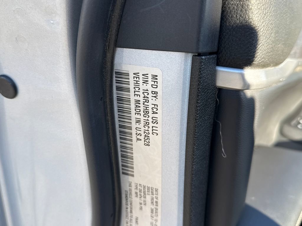 Used 2024 Jeep Grand Cherokee Limited w/ Black Appearance Package image 16