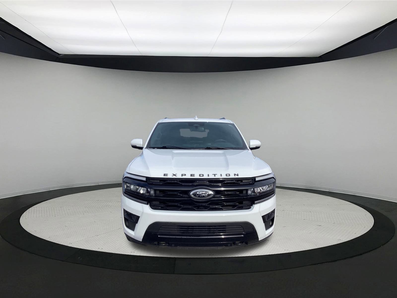 Used 2022 Ford Expedition Limited AWD/4WD image 3