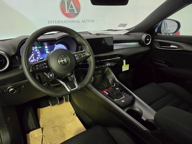 Used 2025 Alfa Romeo Tonale w/ Premium Package AWD/4WD image 13