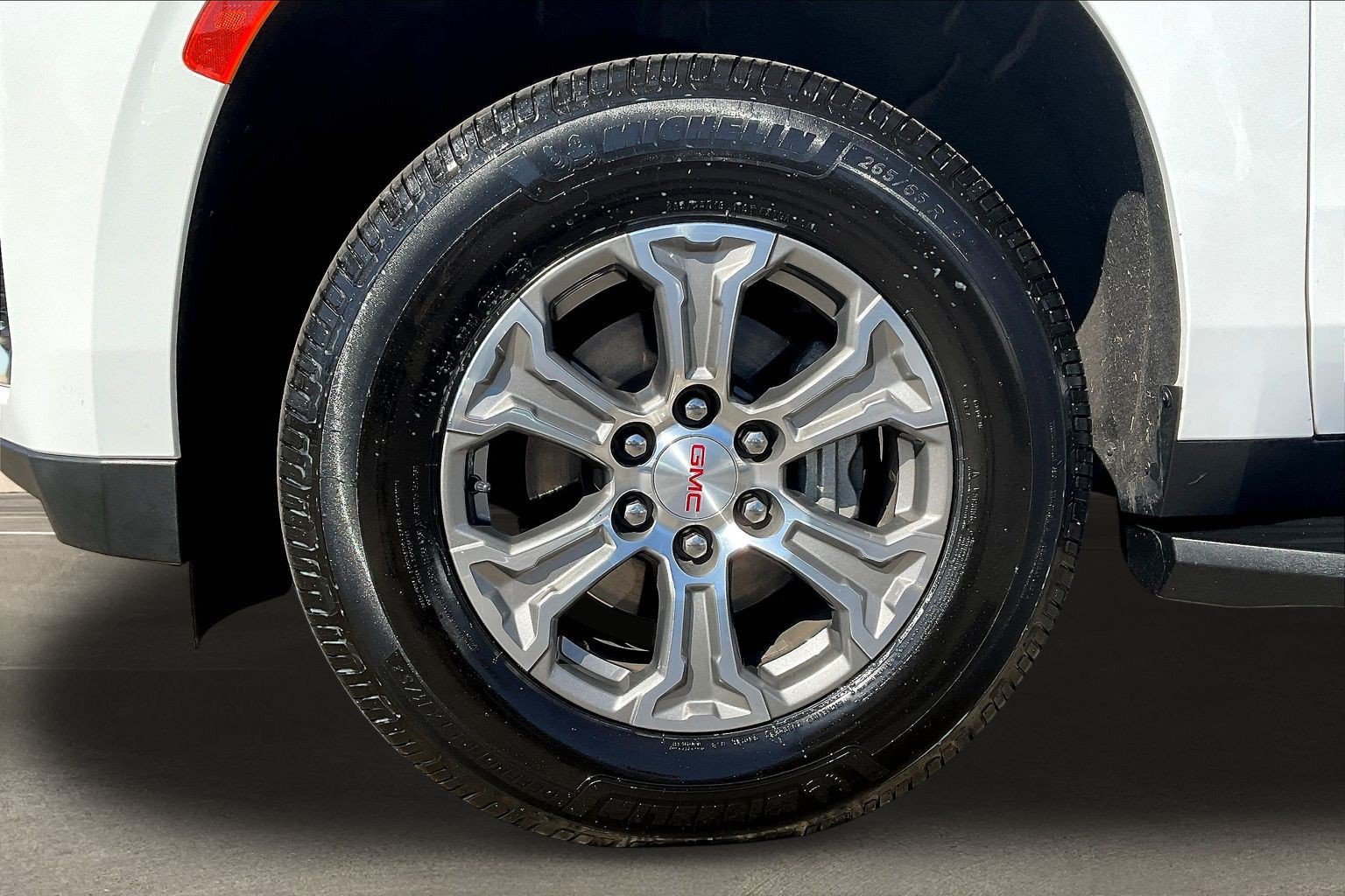 Used 2022 GMC Yukon SLE AWD/4WD image 33