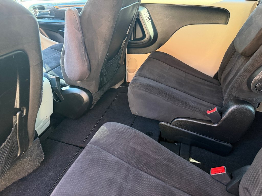 Used 2013 Dodge Grand Caravan SXT w/ Rear Park Assist Pkg FWD image 16