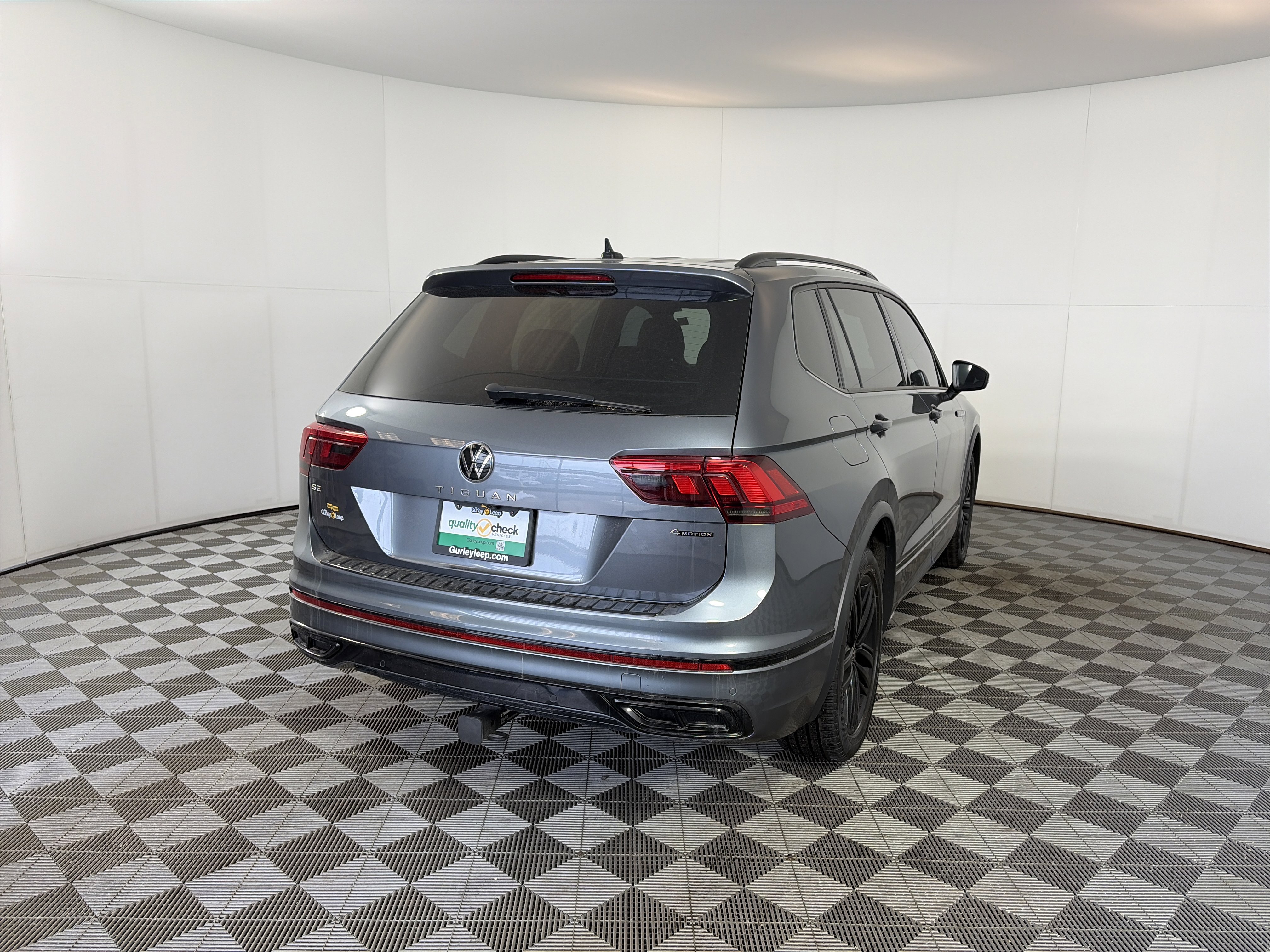 Used 2022 Volkswagen Tiguan SE R-Line image 5