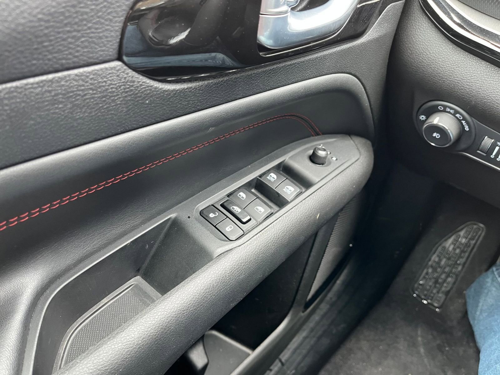 Used 2025 Jeep Compass Trailhawk image 20