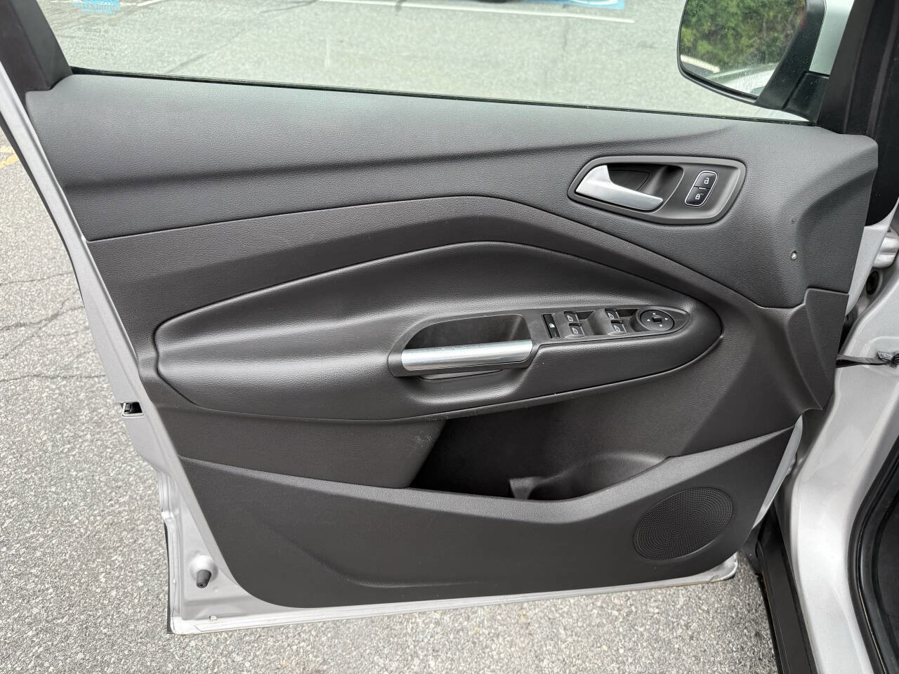 Used 2017 Ford Escape SE w/ Equipment Group 201A image 9