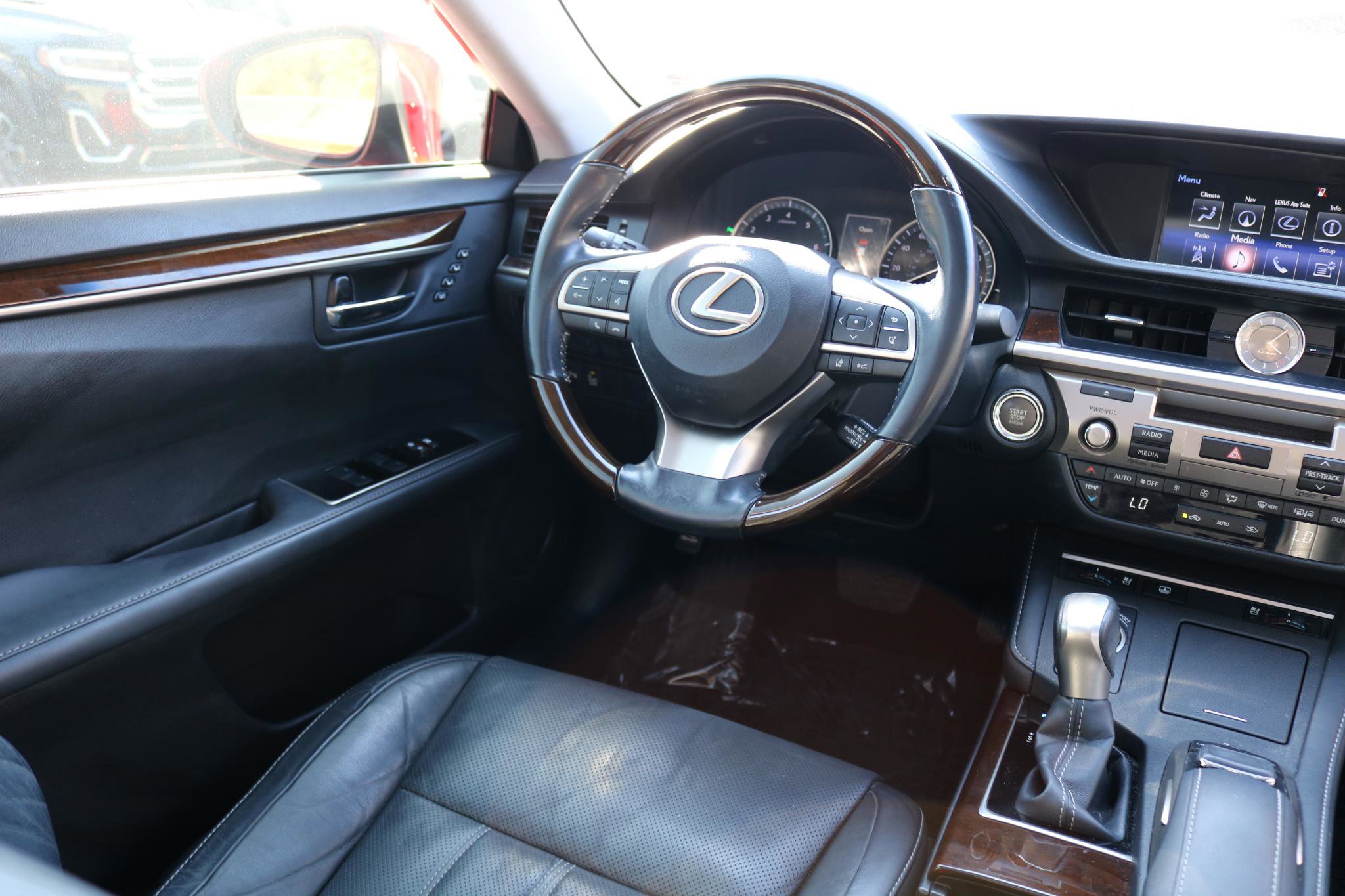 Used 2016 Lexus ES 350 w/ Luxury Package w/Wood Trim image 36