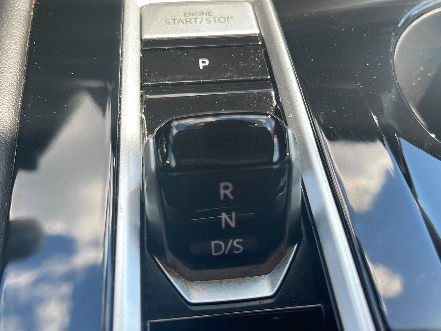 Used 2025 Volkswagen Atlas Peak Edition SE AWD/4WD image 33
