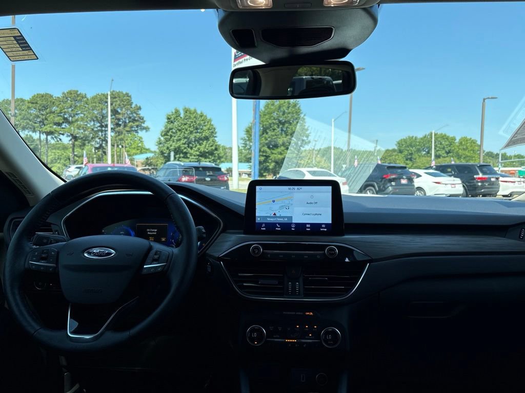 Used 2020 Ford Escape Titanium w/ Titanium Premium Package 2.0 AWD/4WD image 10
