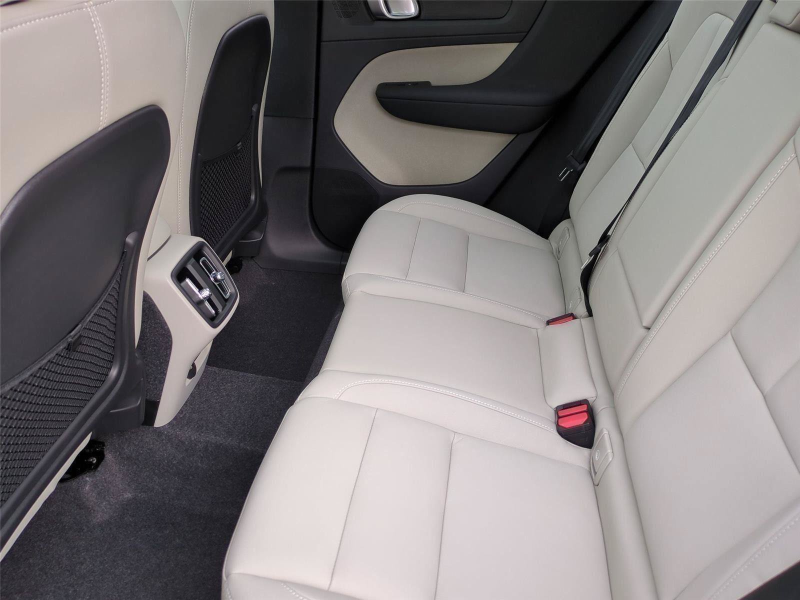 New 2026 Volvo XC40 B5 Ultra w/ Climate Package AWD/4WD image 17