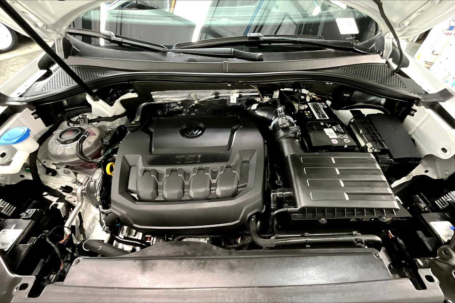 Used 2022 Volkswagen Tiguan SEL R-Line image 13