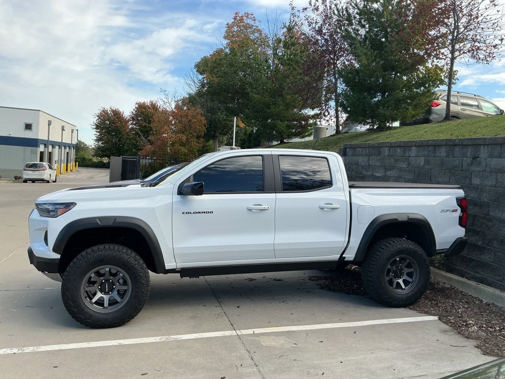 Used 2026 Chevrolet Colorado ZR2 w/ Technology Package AWD/4WD image 7