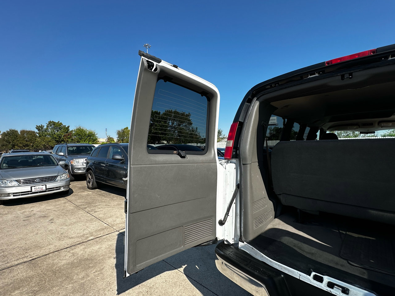 Used 2006 Chevrolet Express 3500 Passenger w/ LT Preferred Equipment Group image 52