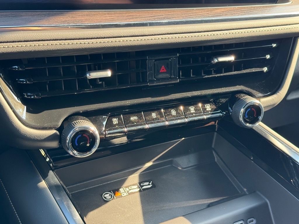 New 2025 Chevrolet Suburban Premier image 14