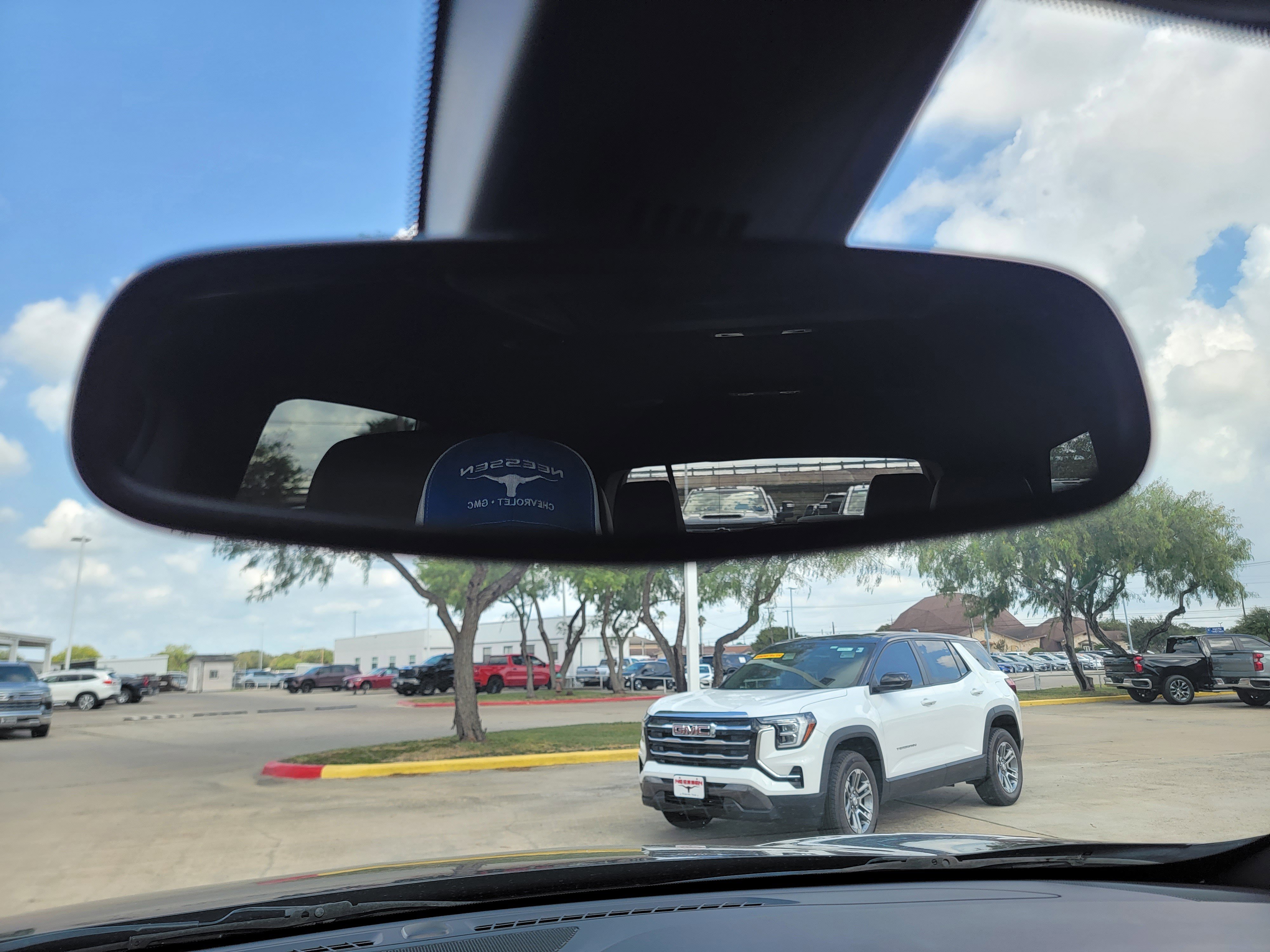 Used 2023 Buick Enclave Essence image 32