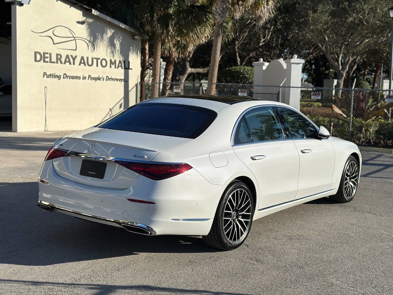 Used 2025 Mercedes-Benz S 580 4MATIC Sedan image 4